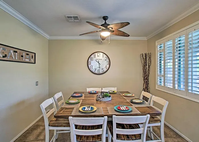 Holiday home Patio + Pool Table: Estrella Oasis Near Hiking! *