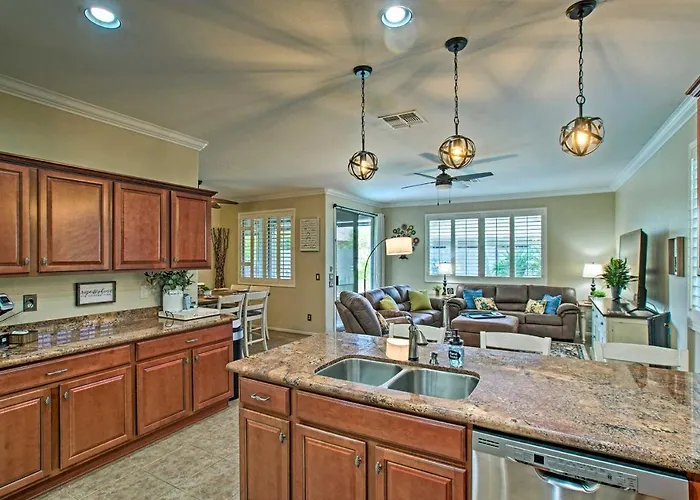 Holiday home Patio + Pool Table: Estrella Oasis Near Hiking! Liberty