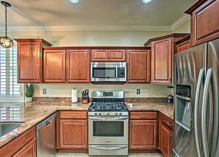 Patio + Pool Table: Estrella Oasis Near Hiking! Holiday home Liberty