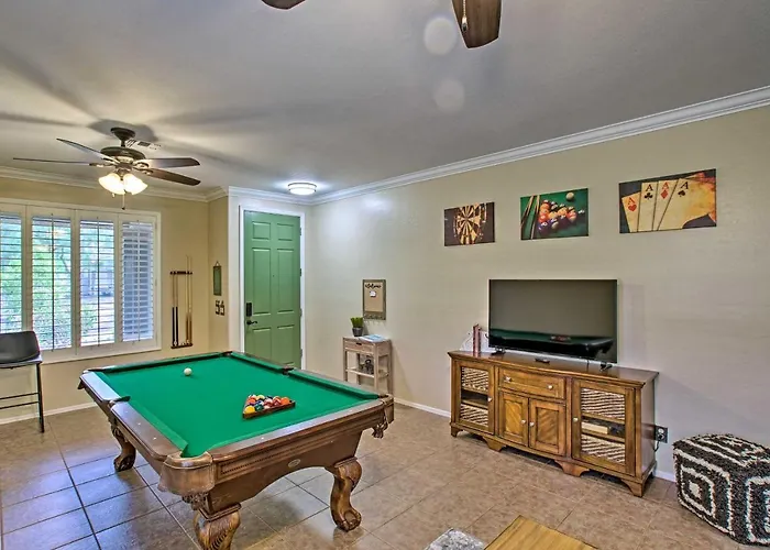 Holiday home Patio + Pool Table: Estrella Oasis Near Hiking!