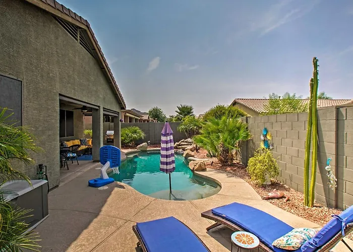 Patio + Pool Table: Estrella Oasis Near Hiking! Holiday home Liberty